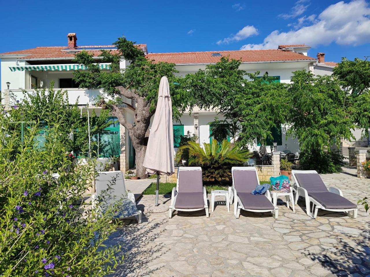 Room'S Brica Barbat na Rabu Экстерьер фото