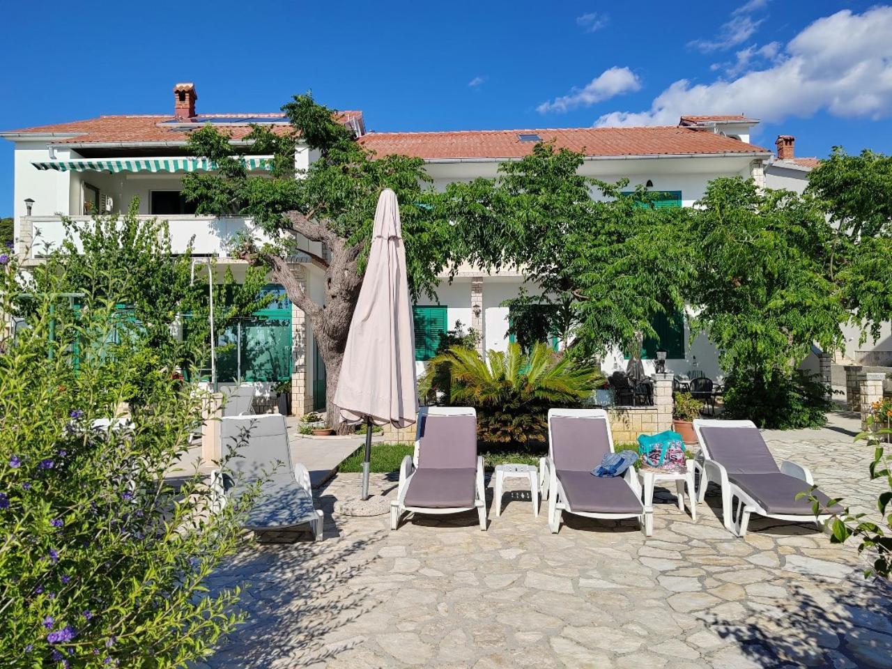 Room'S Brica Barbat na Rabu Экстерьер фото